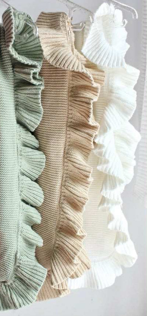 KNIT BABY BLANKET- RUFFLE & STRAIGHT EDGE